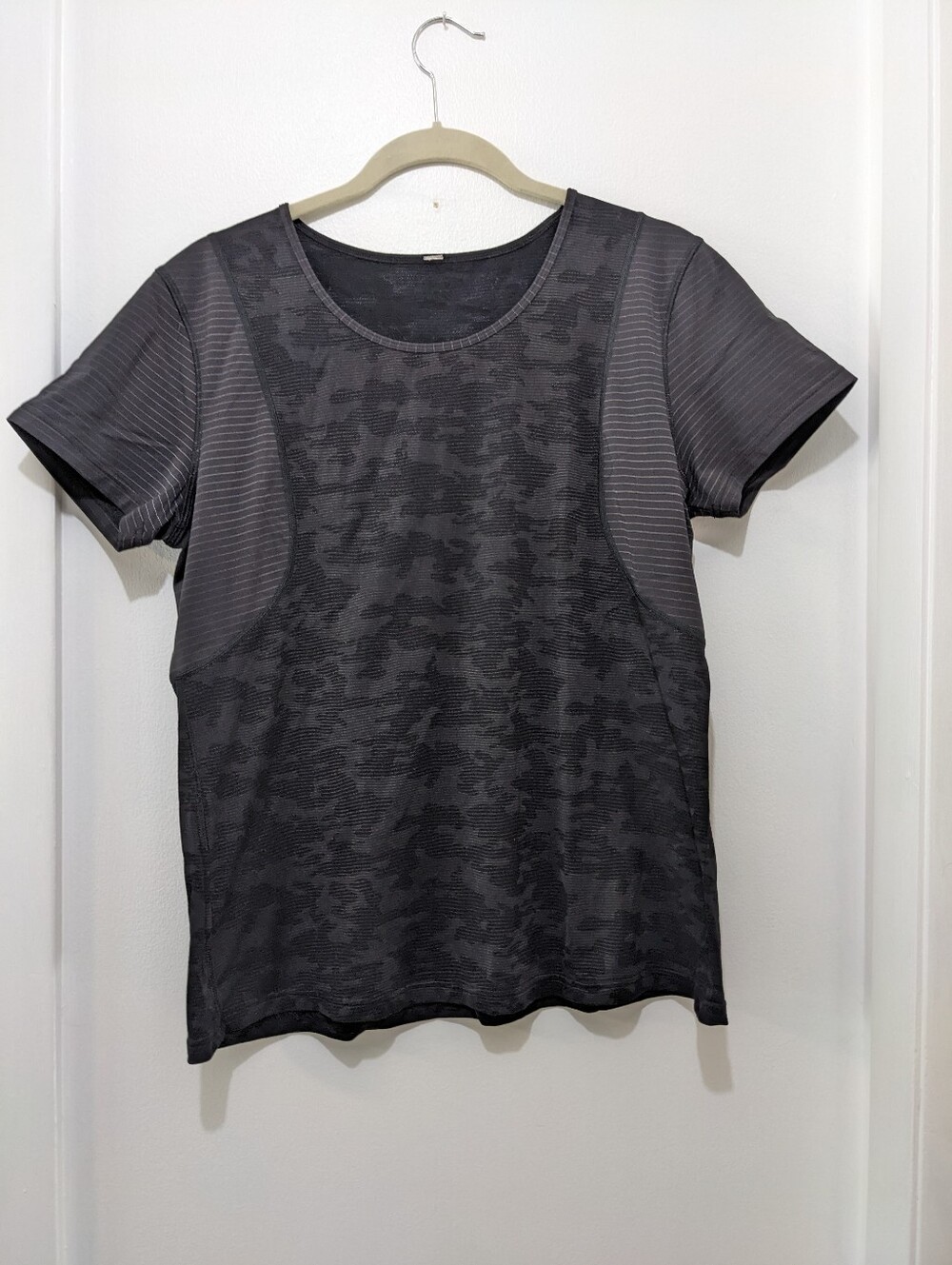 EUC Lululemon Run For Days SS Shirt
